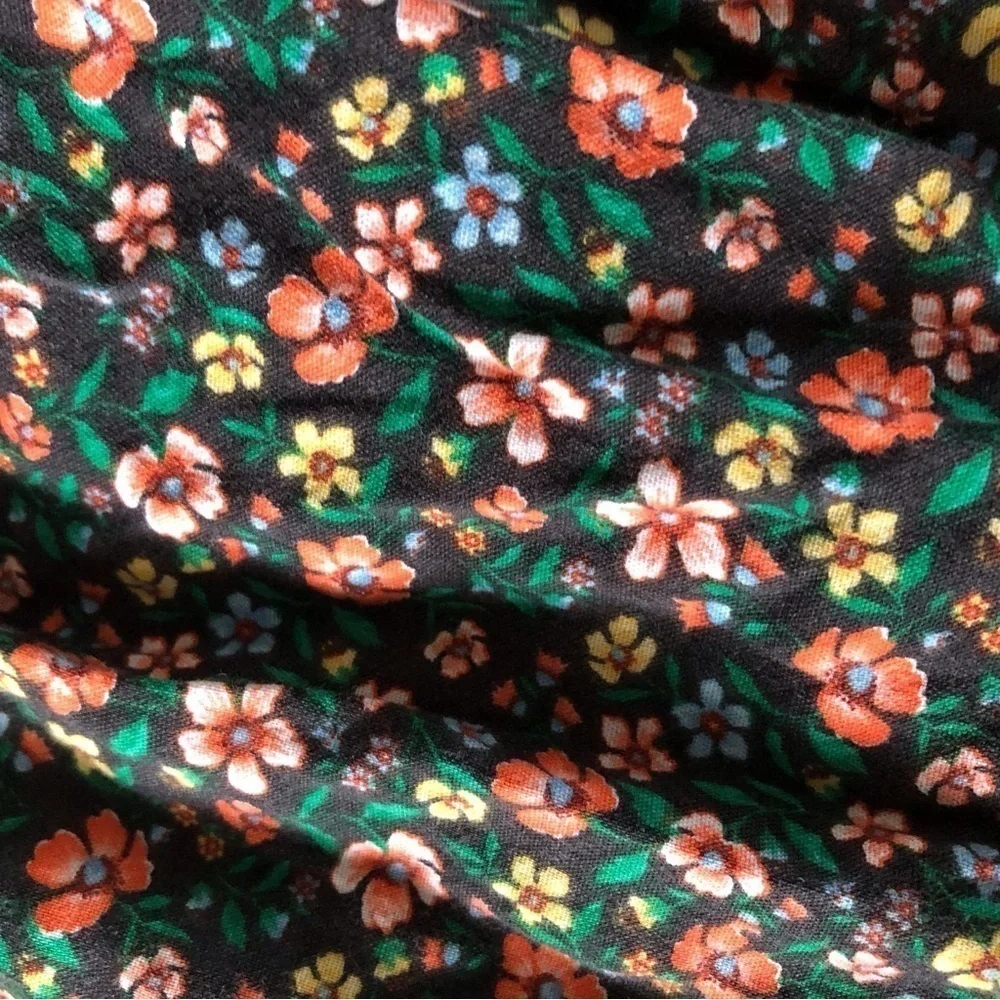 Old Navy floral blouse in size S (6-7)
